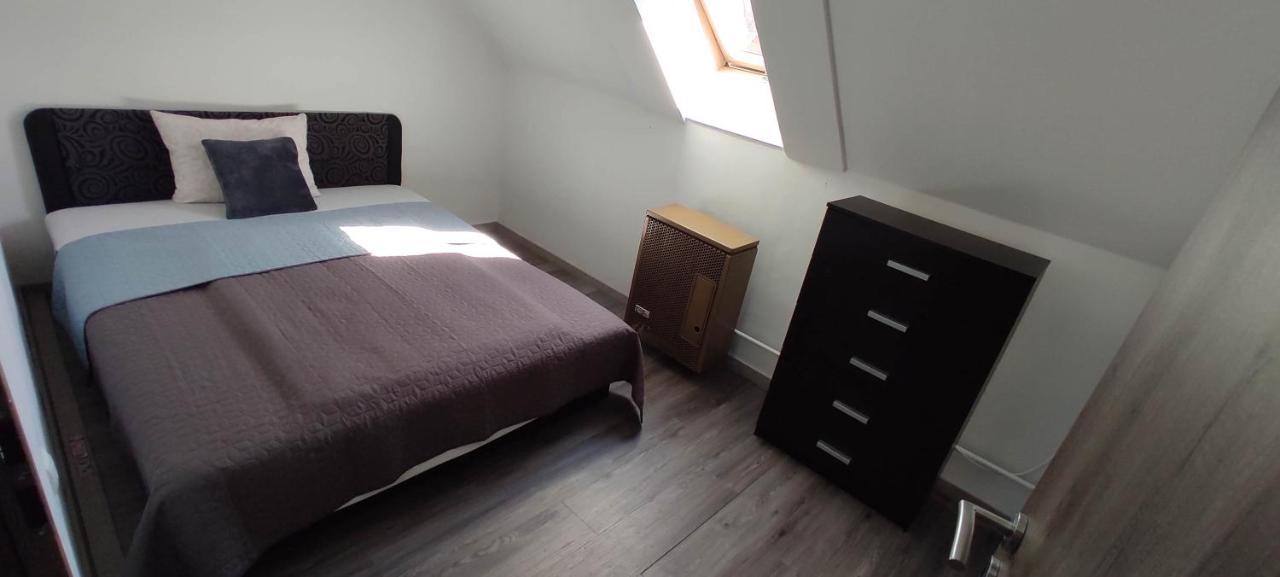 Timar Apartman Eger Luaran gambar