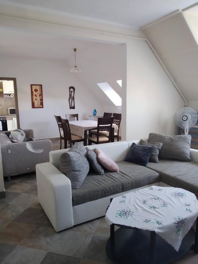 Timar Apartman Eger Luaran gambar