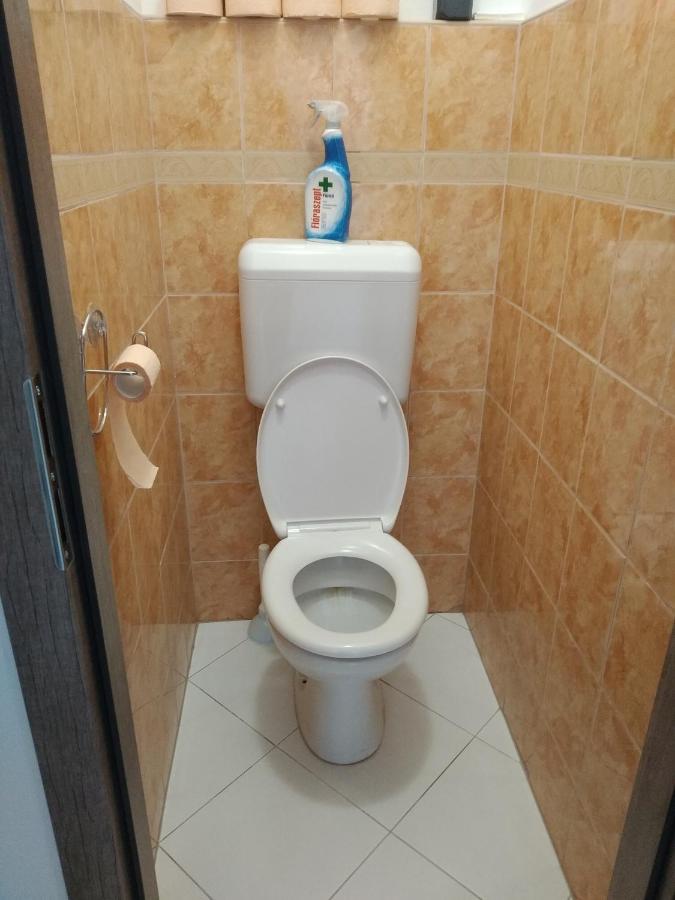 Timar Apartman Eger Luaran gambar