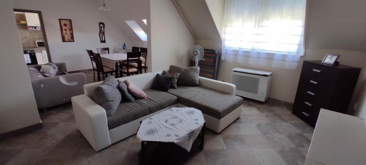 Timar Apartman Eger Luaran gambar